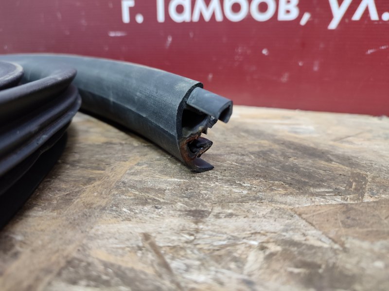 Уплотнитель двери