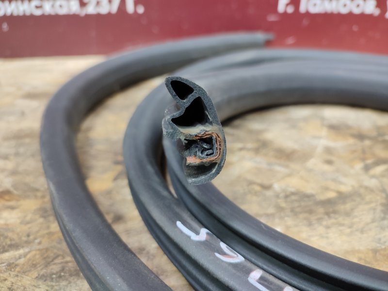 Уплотнитель двери