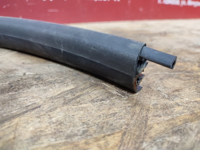 Уплотнитель двери