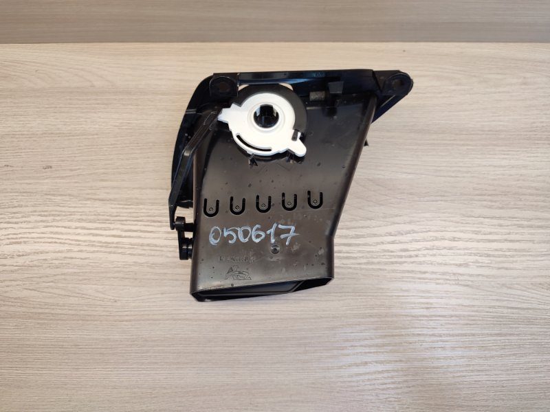 Воздушный дефлектор салона