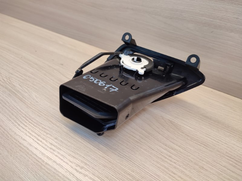 Воздушный дефлектор салона