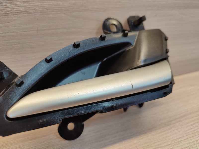 внутренняя ручка двери