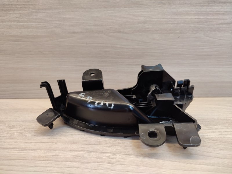 внутренняя ручка двери