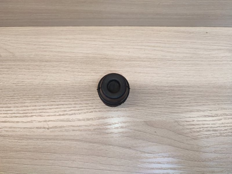 Отбойник капота