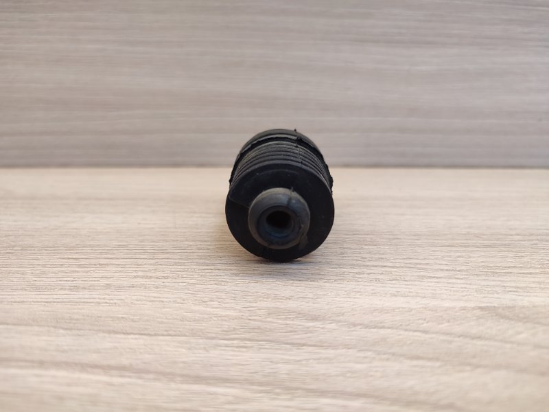 Отбойник капота