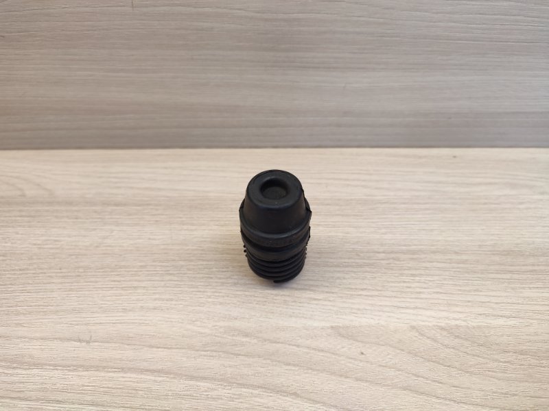 Отбойник капота