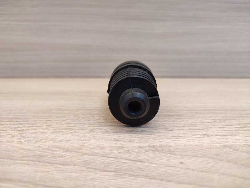 Отбойник капота