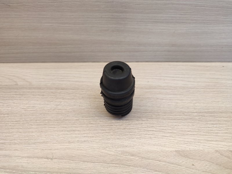 Отбойник капота