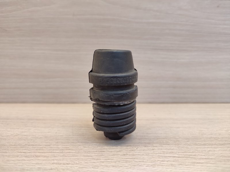 Отбойник капота