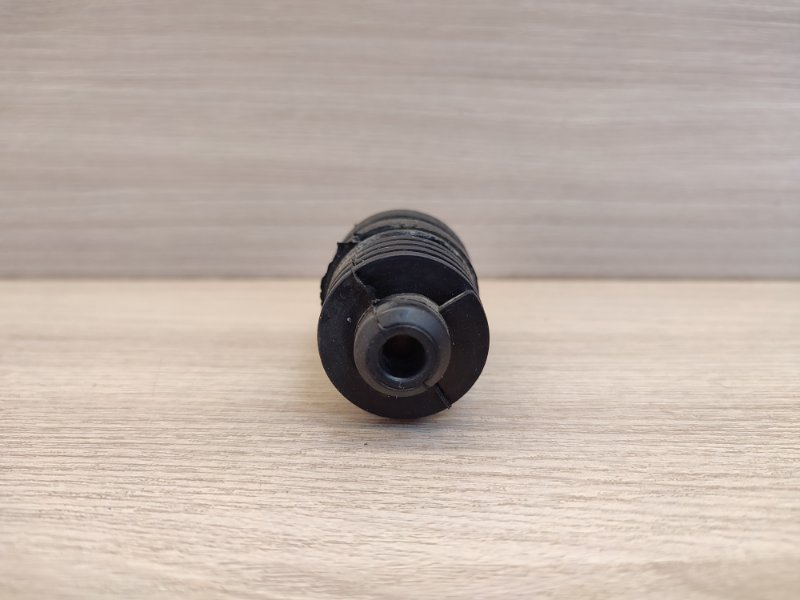 Отбойник капота