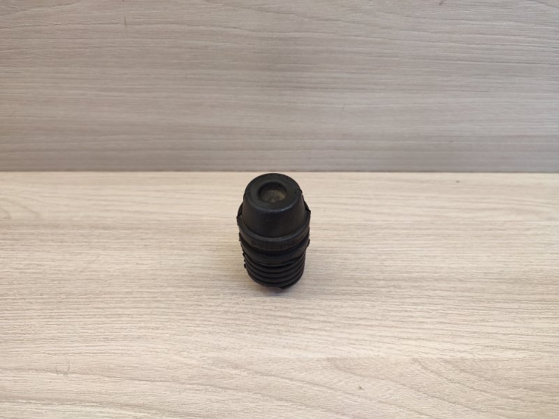 Отбойник капота