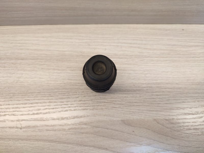 Отбойник капота