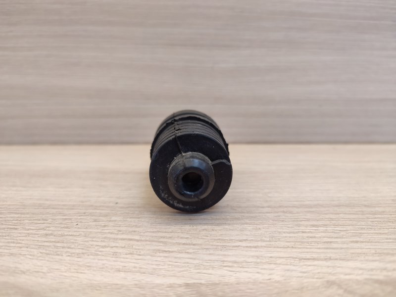 Отбойник капота