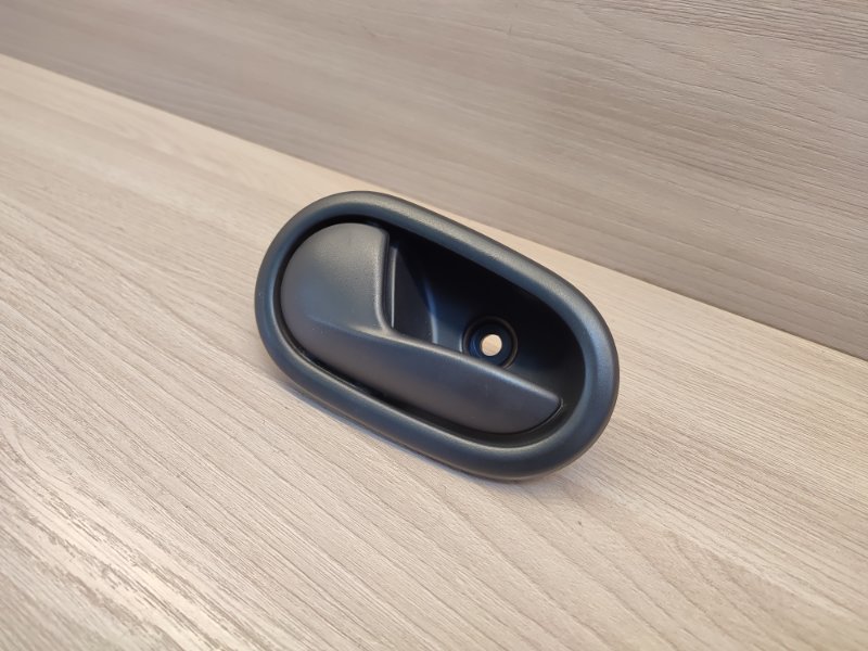 внутренняя ручка двери