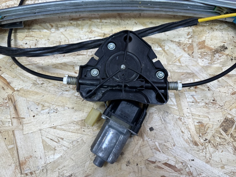 Стеклоподъемник    двери