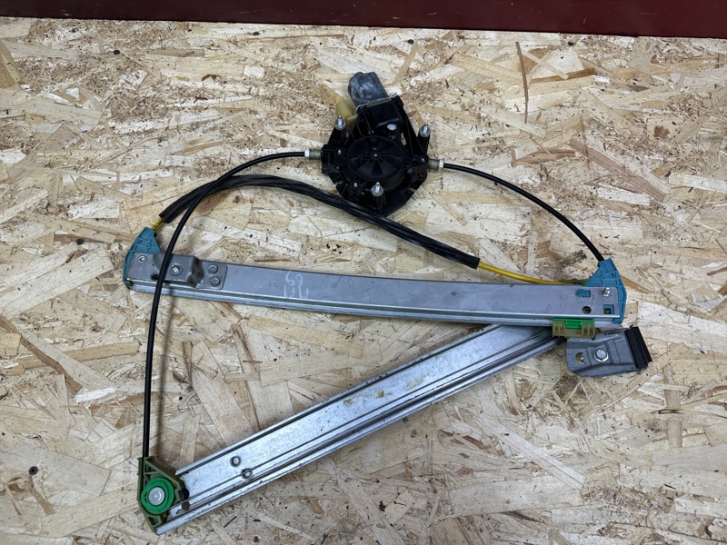 Стеклоподъемник    двери