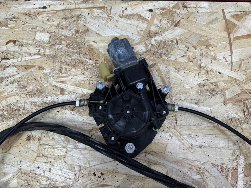 Стеклоподъемник    двери