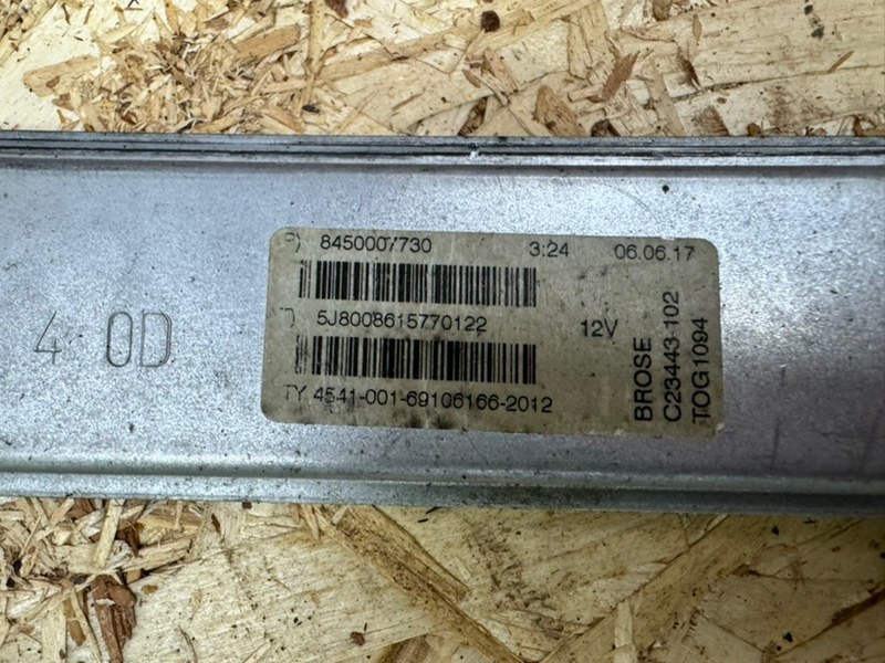 Стеклоподъемник    двери