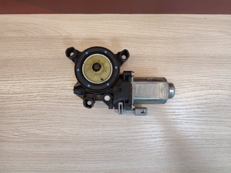 Мотор стеклоподъемника