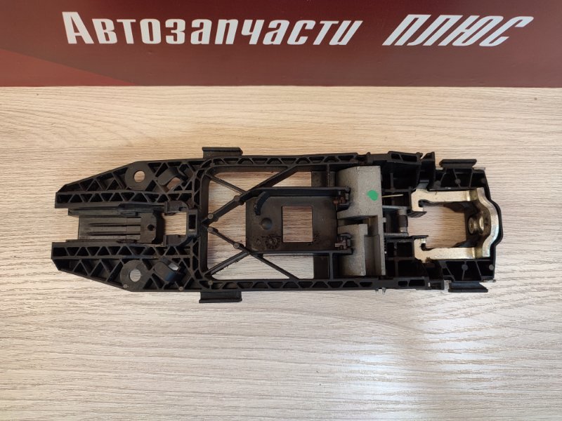 Кронштейн ручки двери