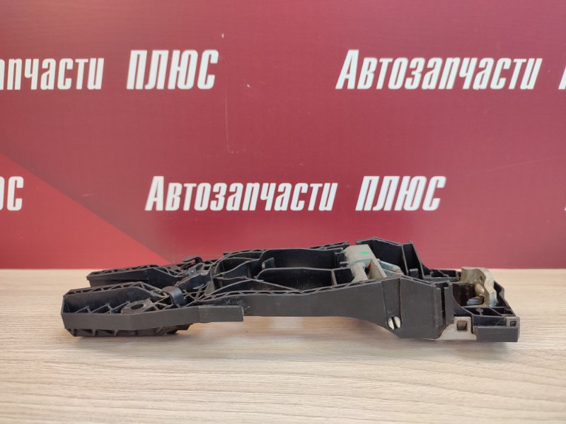 Кронштейн ручки двери