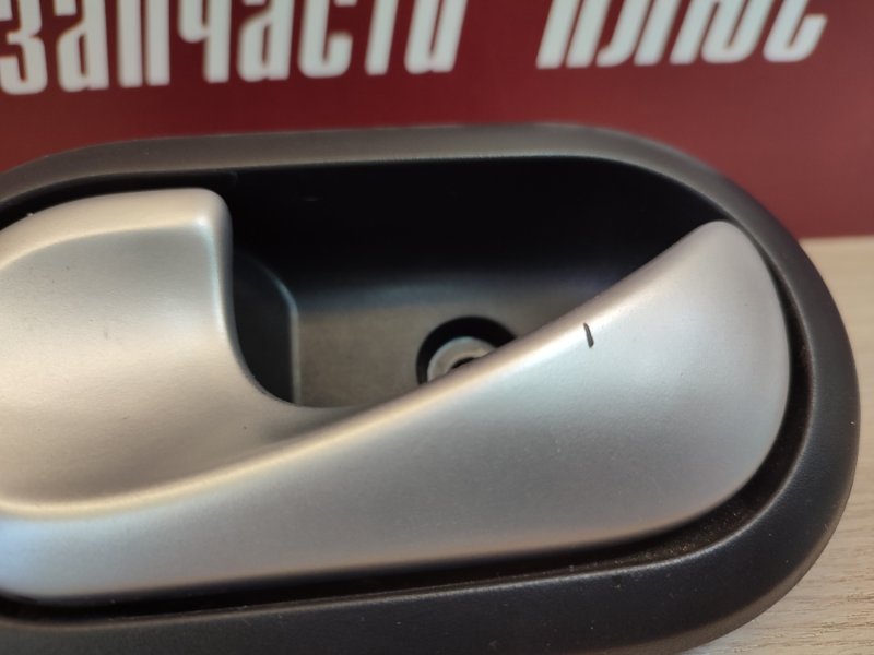 Внутренняя  ручка двери