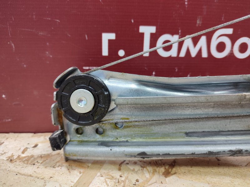 Стеклоподъемник    двери