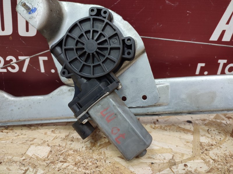 Стеклоподъемник    двери