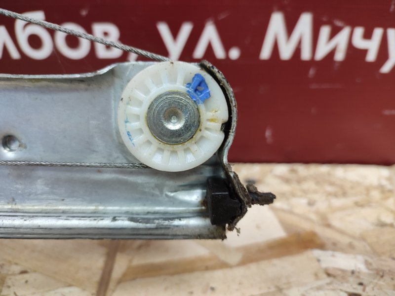 Стеклоподъемник    двери