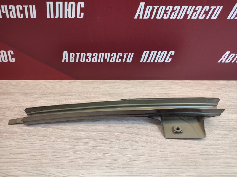 Направляющая стекла двери