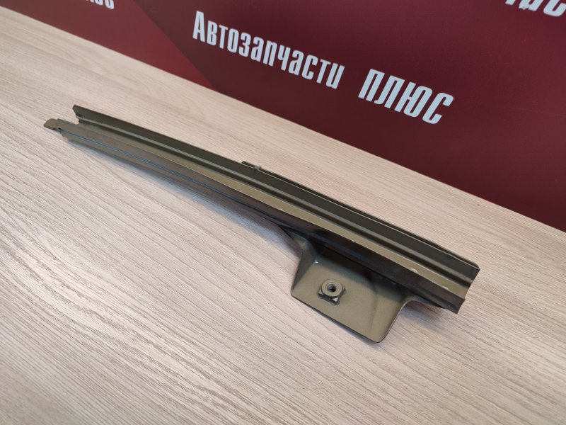 Направляющая стекла двери