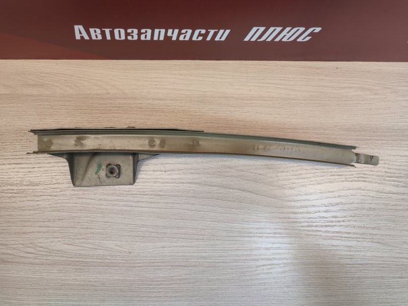 Направляющая стекла двери