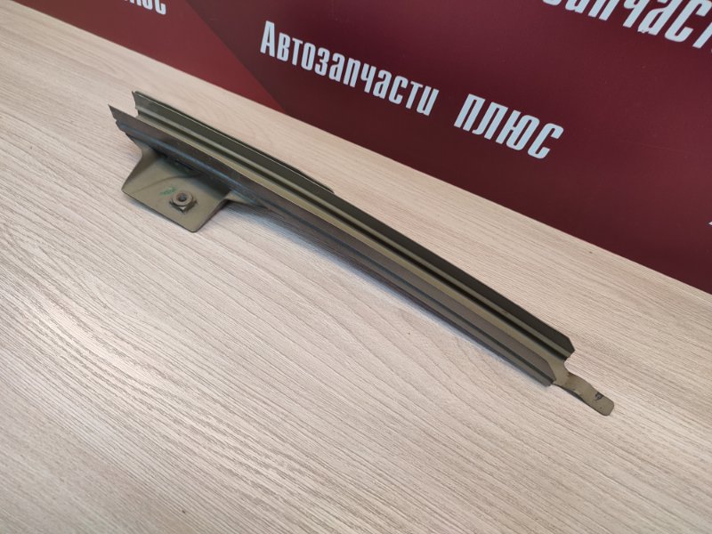 Направляющая стекла двери