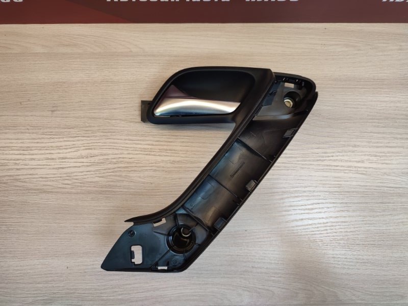 Внутренняя  ручка двери