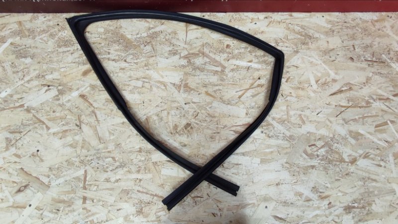 Уплотнитель стекла двери