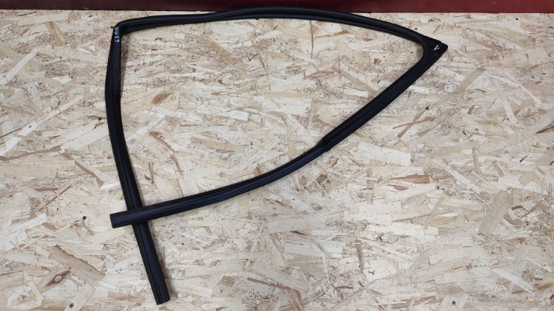 Уплотнитель стекла двери