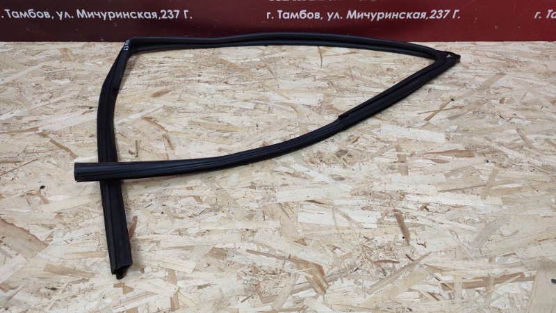 Уплотнитель стекла двери