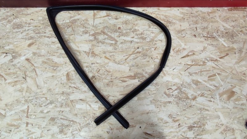 Уплотнитель стекла двери