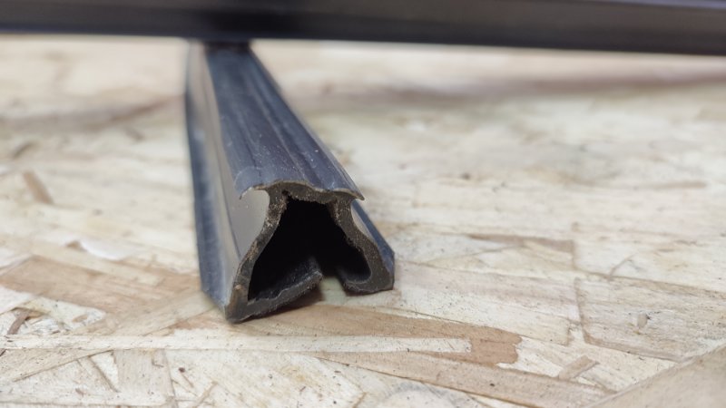 Уплотнитель стекла двери