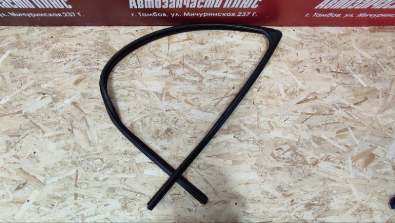 Уплотнитель стекла двери