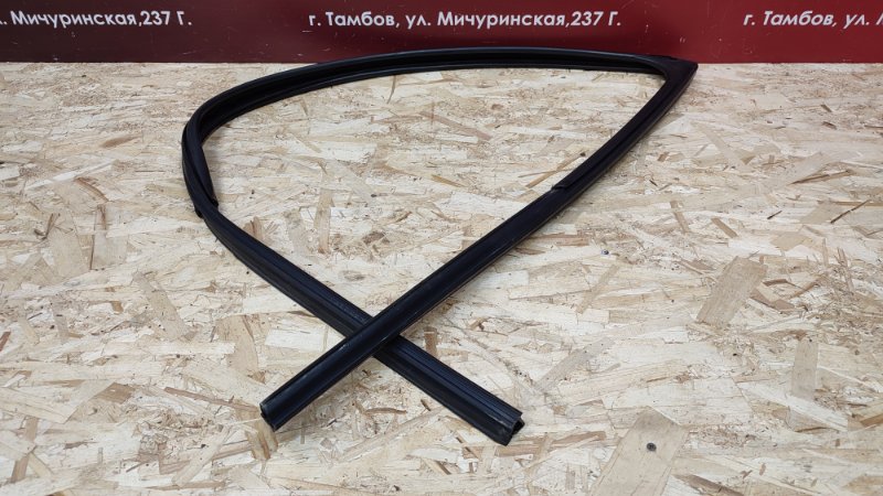 Уплотнитель стекла двери