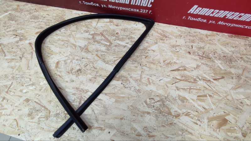 Уплотнитель стекла двери