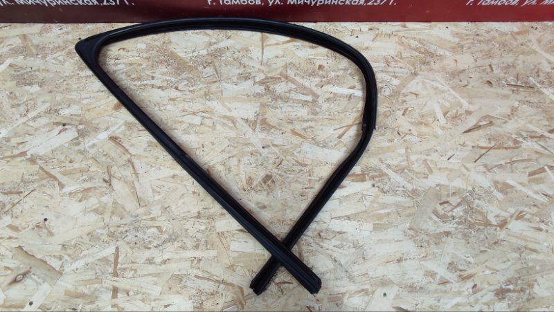 Уплотнитель стекла двери