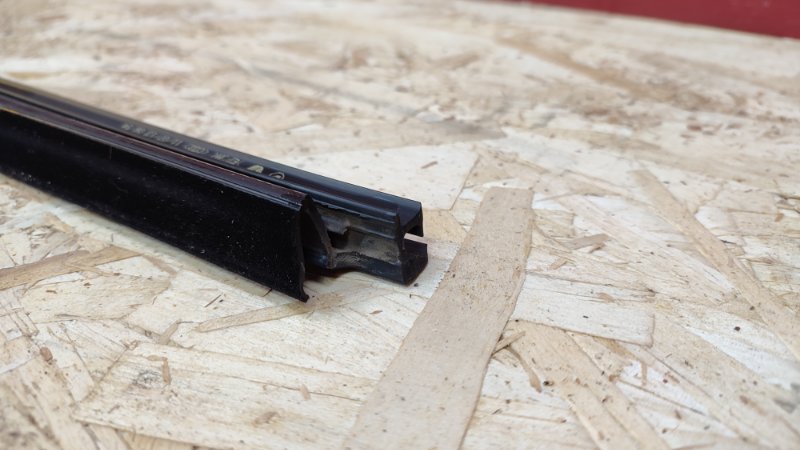 Уплотнитель стекла двери внутренний