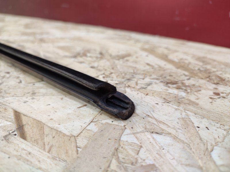 Уплотнитель стекла двери внешний