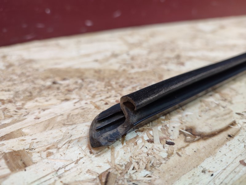 Уплотнитель стекла двери внешний