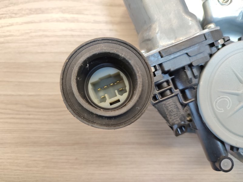 Стеклоподъемник    двери