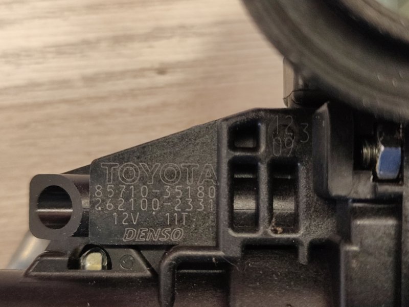 Стеклоподъемник    двери