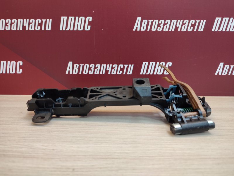 Кронштейн ручки двери