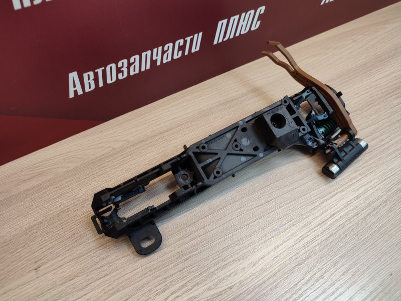 Кронштейн ручки двери